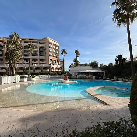 Apartment Avec Vue Et Piscine A Cannes