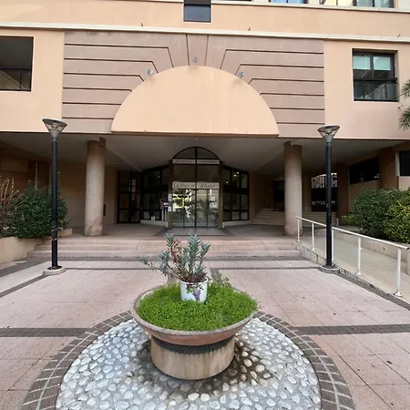 Avec Vue Et Piscine A *