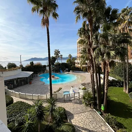 Avec Vue Et Piscine A Apartment *